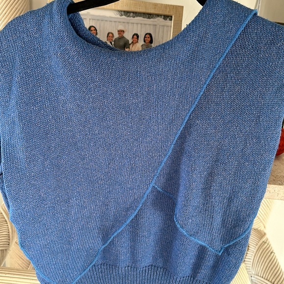 Vintage blue sleeve less top - Picture 2 of 5